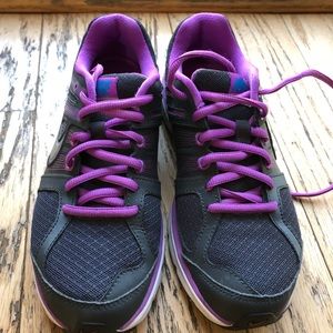 EUC Women’s Nike sneakers